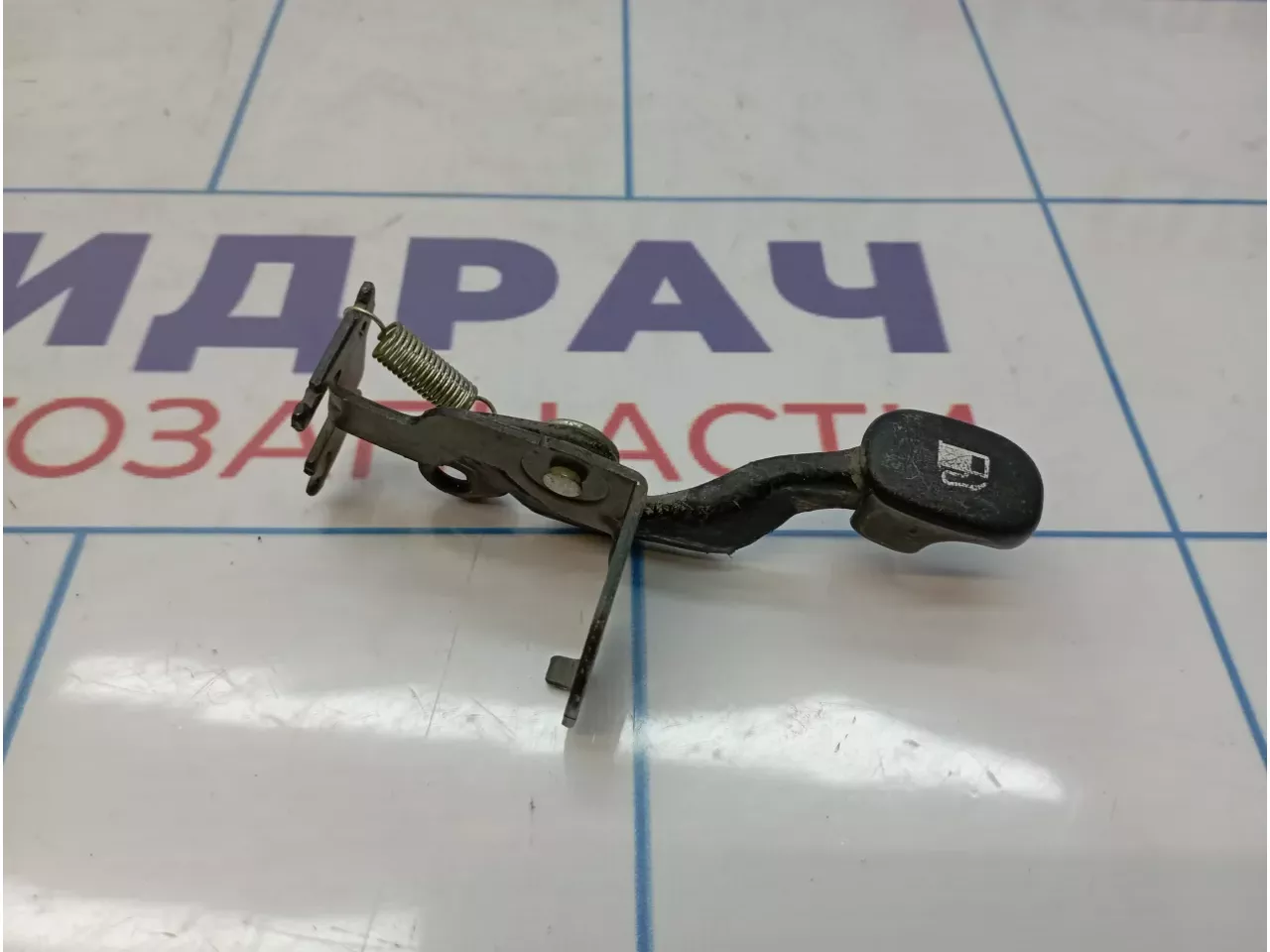 Ручка открывания лючка бензобака Kia Ceed (ED) 81570-2H001